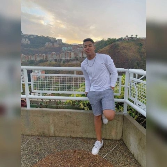 Meet your Posher, Cesar alejandro - Picture 1 of 1